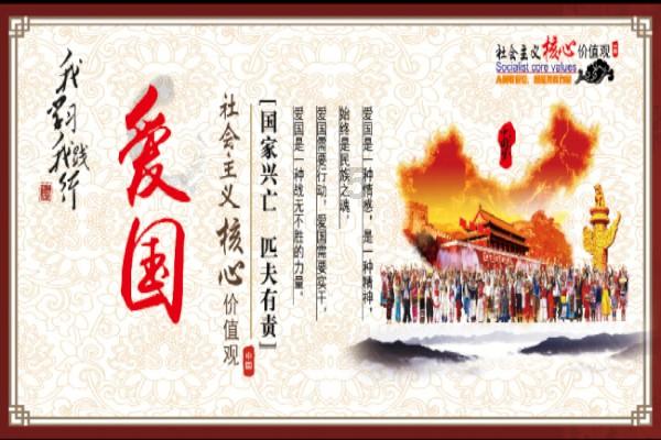 深蓝色的短袖可以配黑色裤子吗？